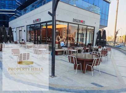 Ground floor shop with immediate occupancy, generating a monthly return of 250,000, located on North 90th Street in New Cairo.