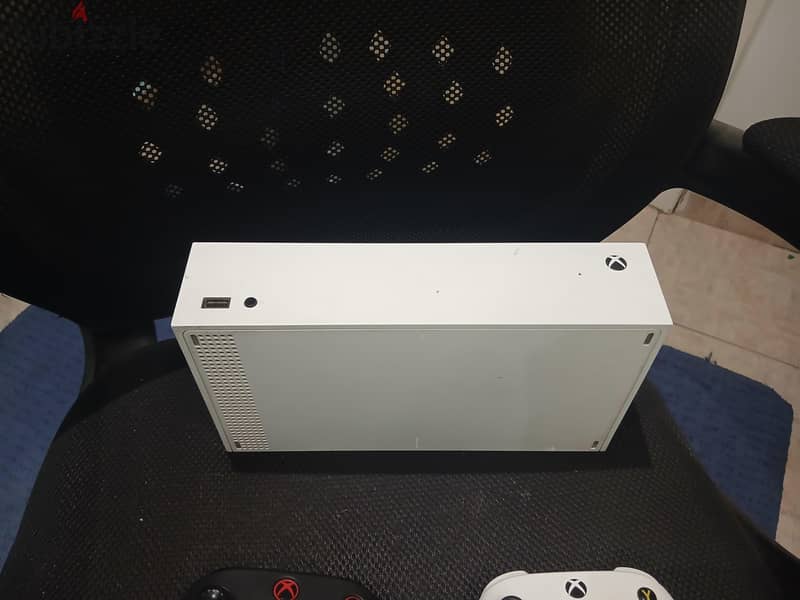 xbox series s lightly used 3