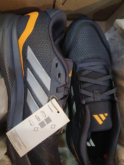 حذاء adidas runfalcon اوريجنال مقاس ٤٢ و ٢/٣