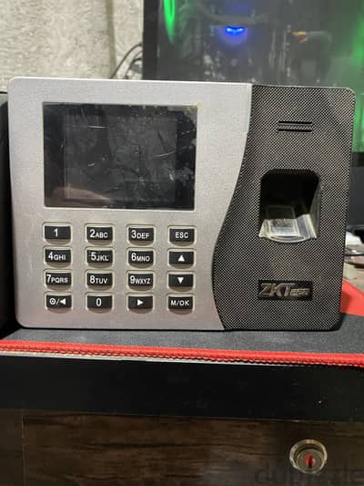 جهاز بصمة حضور وانصراف ZKTeco K40 بحالة ممتازة