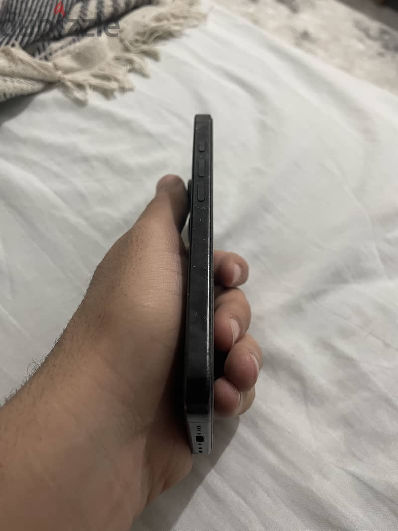 Apple - iPhone 16 Pro 3
