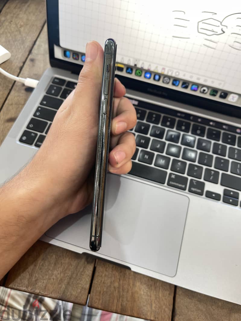 Apple - iPhone 11 Pro Max 2