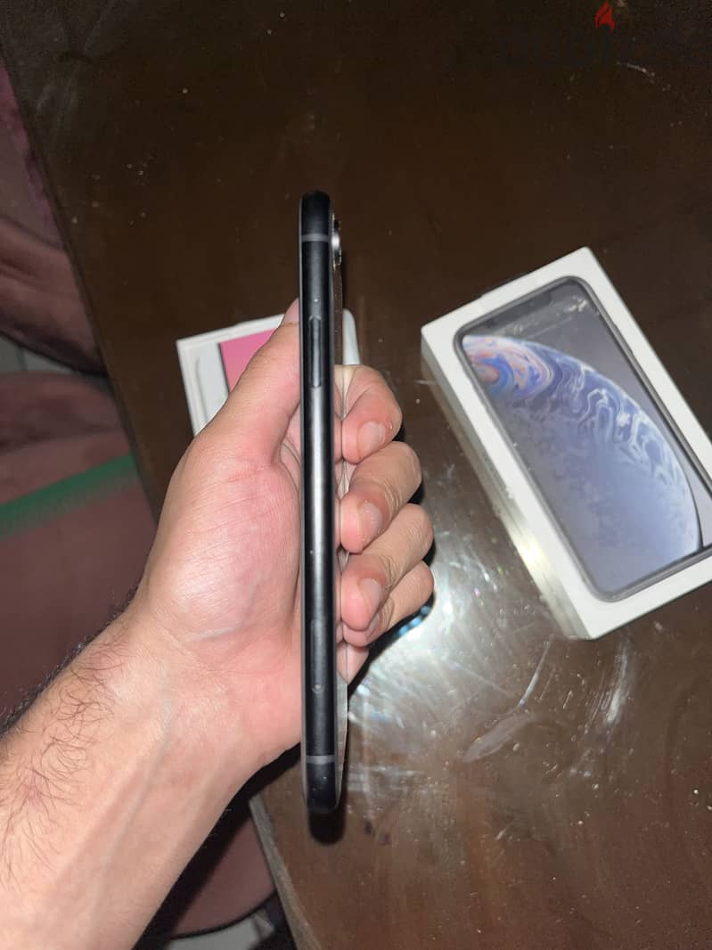 Apple - iPhone XR 4