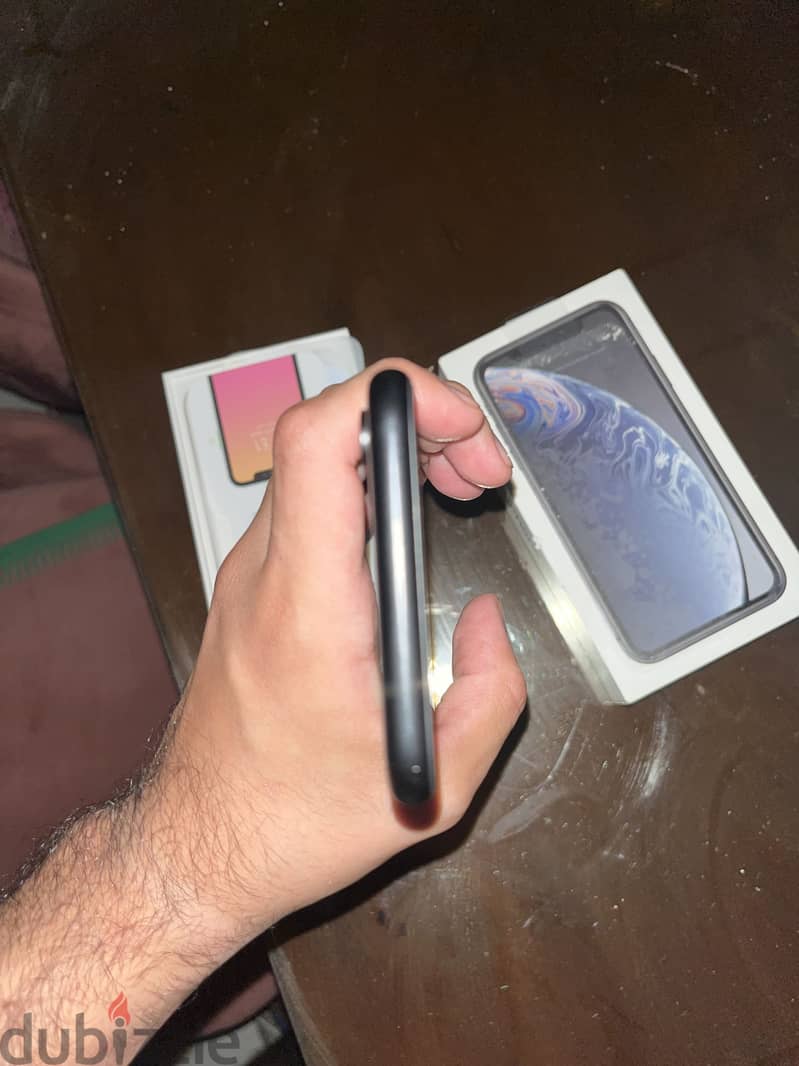 Apple - iPhone XR 5
