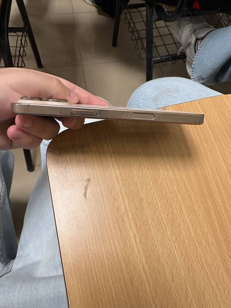 Apple - iPhone 16 Pro 4