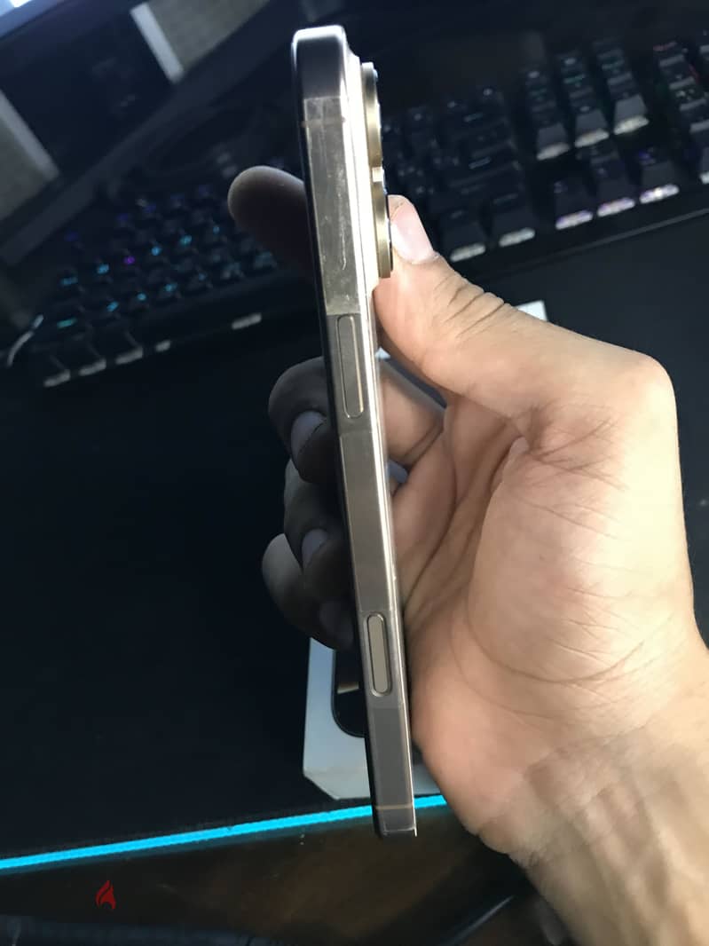 Apple - iPhone 16 Pro Max 4