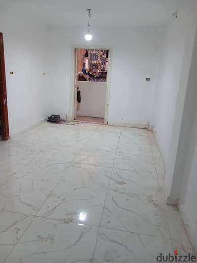 Apartment for sale in Miami Beach 3 bedrooms and a reception first floor complete with utilities