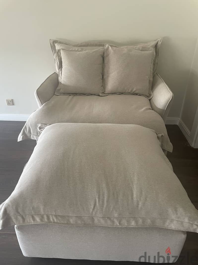 Ariika LoveSeat & FootStool 1