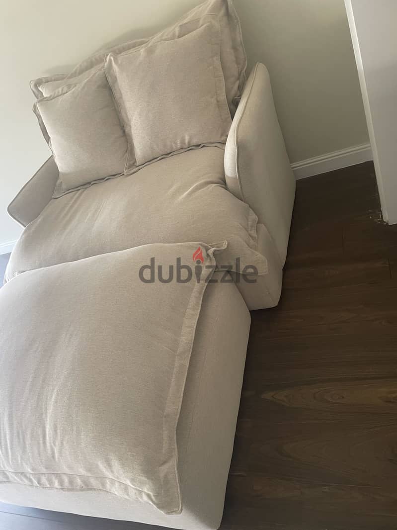 Ariika LoveSeat & FootStool 2