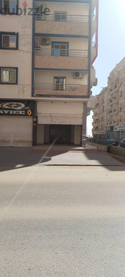 محل للبيع بالمركز التجاري بالهضبة الوسطى