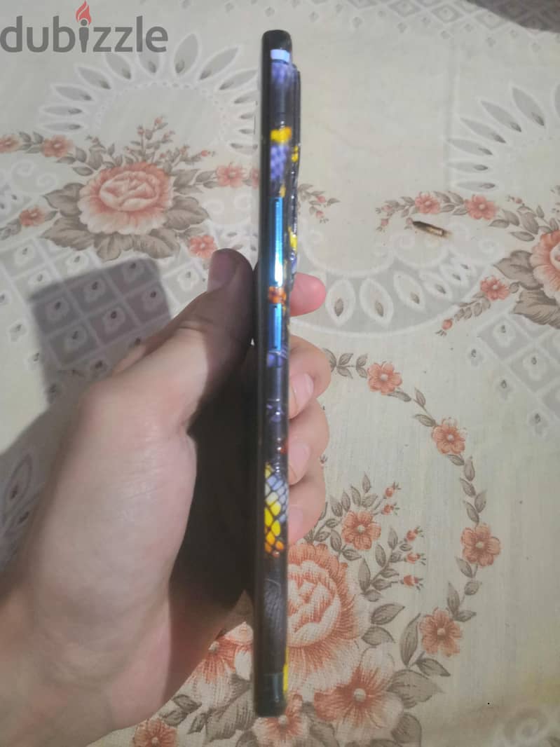 Vivo V30 4