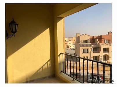 شقة نص مفروشة للايجار في كمبوند ميفيدا موقع مميز مباشرة على التسعين الجنوبي قريب من الجامعه الامريكية في التجمع الخامس