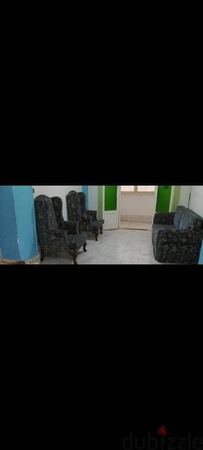 بيع 2كنبة وفوتية