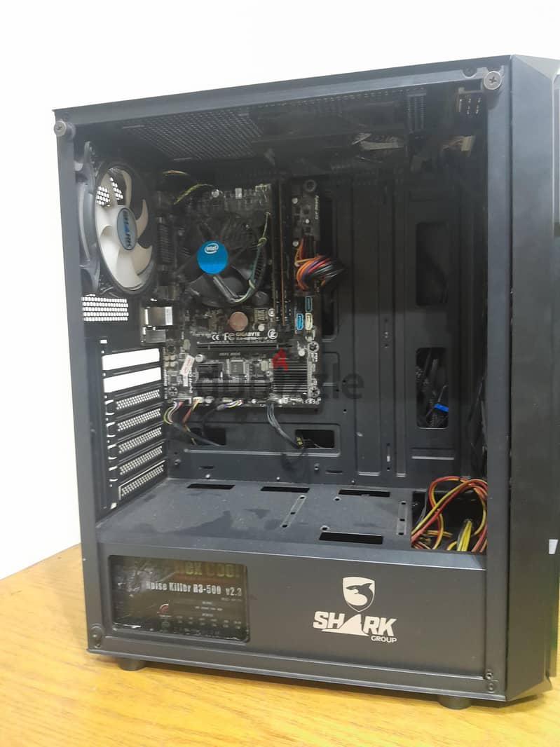Case rgb shark كيسة فاضية  + psu 700w cougar 1