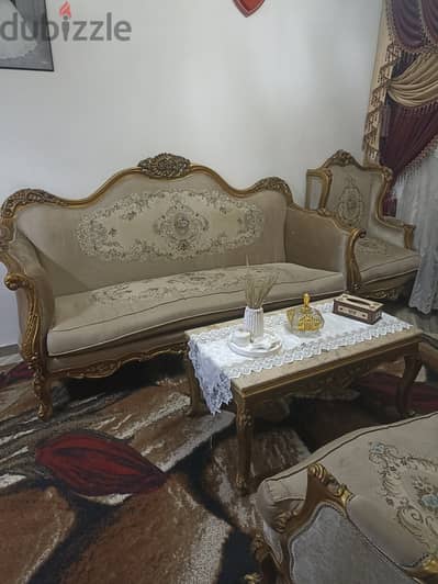 صالون للبيع