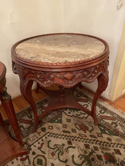 Round marble top table