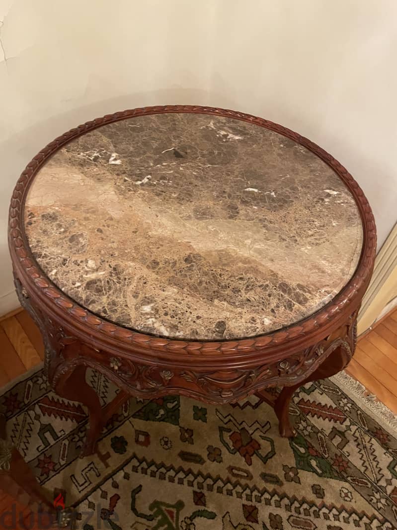 Round marble top table 1