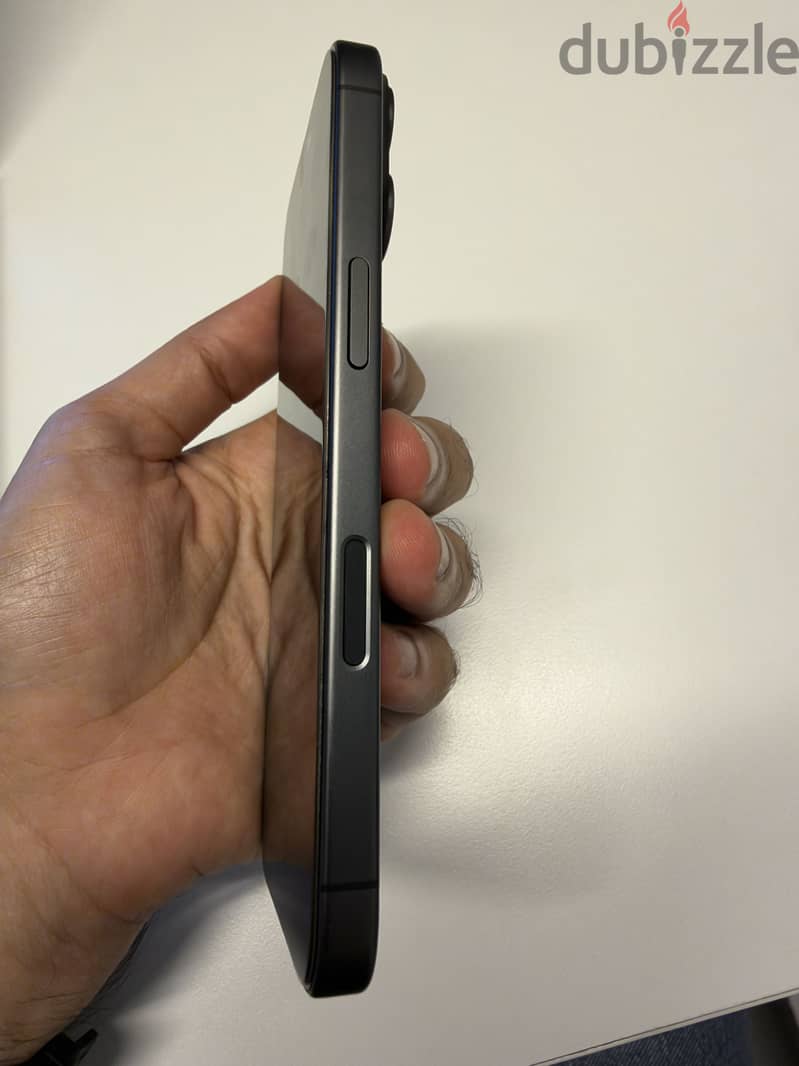Apple - iPhone 17 4