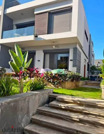 Twin house for sale with a 5% down payment; located minutes from the American University (AUC) and next to Mivida and Hyde Park