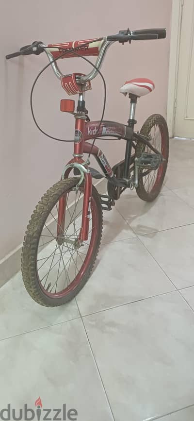 دراجة مقاس ٢٠ تصلح لاعمار من ٧ الي ١٢ سنة شبه ال BMX