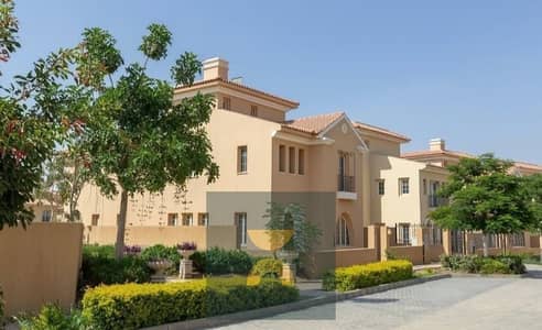 فرصة لقطة للسكن الفاخر او الاستثمار المضمون  ! فيلا فاخرة 5 غرف stanalone للبيع بأول سعر  (لوكيشن مميز بجوار AUC و مفيدا ) بالقرب من ايست شاير
