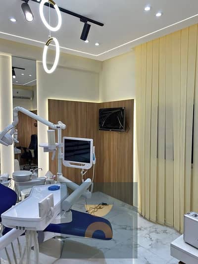 عياده طبيه جاهزه للمعاينه الفوريه دايركت ع شارع التسعين قلب التجمع الخامس بالقرب من الجامعه الامريكيه دقائق من هايد بارك و ماونتن فيو ديستركت 5
