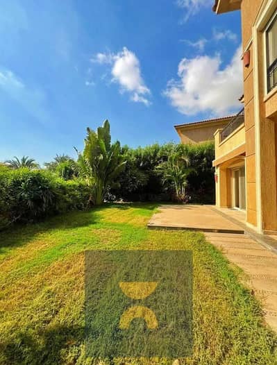 Double View Villa with Landscape and Lake An opportunity for living and investment in a prime location minutes from Palm Hills and Mountain View