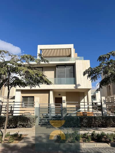 Residence and investment just minutes from AUC Villa for sale near Mivida Lavisna and Hyde Park