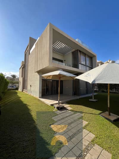 Villa for sale with a swimming pool a real bargain at a great price minutes from Palm Hills and Mountain View and close to Mivida and Sodic