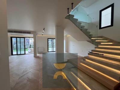 أغتم الفرصه و امتلك فيلا 5 غرف دايركت على اللاجون خصوصيه كاملة مع Private Pool بخصم فورى على طريق السويس بجوار مدينتي بالقرب من سوديك ايست و بالم هيلز