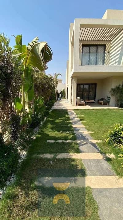لراغبى السكن الراقى و الخصوصيه متاح الان فيلا للبيع ف موقع مميز بجوار مدينتى على بعد دقايق من الجامعه الامريكيه بالقرب من مفيدا و لافيسنا و هايد بارك