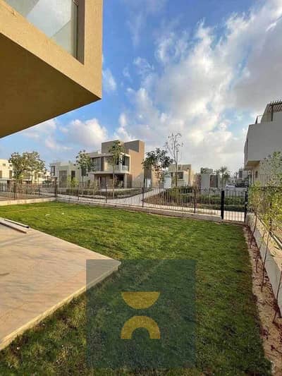 Double View Villa with Landscape and Lake An opportunity for living and investment in a prime location minutes from Palm Hills and Mountain View