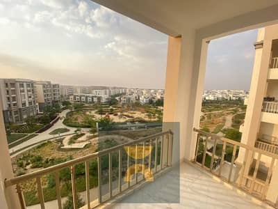 2-bedroom apartment for sale in Hyde Park New Cairo with Center Park view. Prime location near Middle Ring Road ORA & Zed East. Installments or dis
