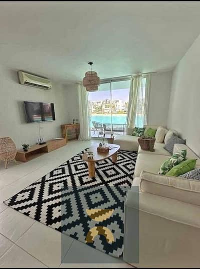 اميز لوكيشين واجمل فيو في رملة شالية غرفتين panoramic view متشطب بالتكيفات بخصم 35 % للبيع في راس الحكمة الساحل الشمالي بالقرب من modon و الماظة با