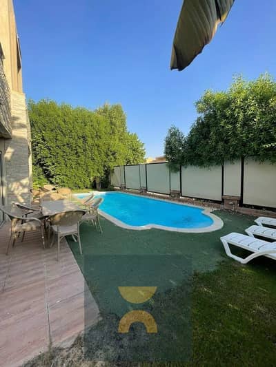 بخصم يصل الي 64  % فيلا استاندالون fully finished بجاردن 295 م و فيو خيالي مع private pool و 15 سنين تقسيط في طلالة بالقرب من التجمه