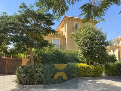 4-bedroom townhouse with a prime lake view in Sarai with the biggest discount and 12-year installments on Suez Road minutes from AUC near Madinaty Al