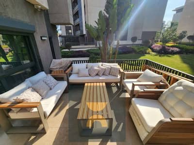 شقة ارضس بجاردن 221 م لوكيشين lake & Center park خيالي علي طريق السويس بالقرب من AUC التجمع الخامس و ميفيدا وهايد بارك وبالم هيلز وديجار وللبيع