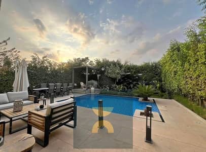 Fully finished 3 story villa with a prime 15year in a villaonly phase overlooking the Suez Road near Al Burouj and La Vista, and next to SODIC For sal