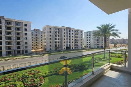 Move in now! Fully finished apartment with 10-year installments in Mayan, New Cairo, near Swan Lake, Taj City, Al Rehab, Privado, Palm Hills & Mountai