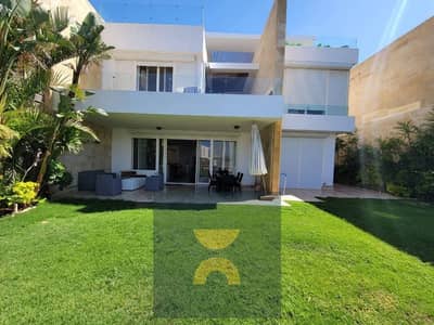 enjoy a full sea view from the ground floor of this corner townhouse villa next to Hacienda and Seazen near South Mead and De Bay La Vista.