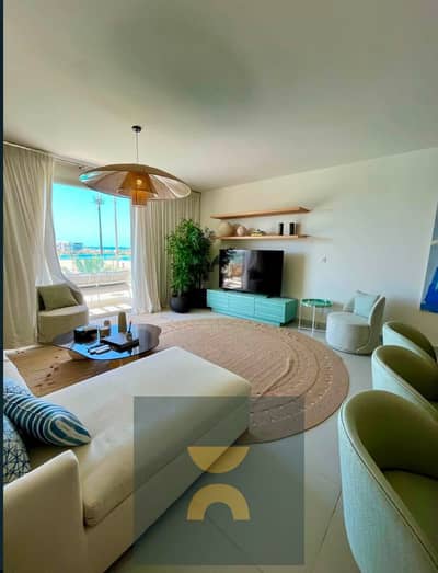 في شالية صف اول lagoon & seaview بموقع بانورامي fully finished + ACs مميز وبخصم 35 % من سعر للبيع في الساحل الشمالي بالقرب مراسي و مدن و ذا مد و سيزن