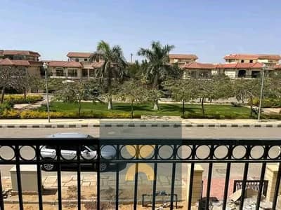 فيلا 3 أدوار اول صف للاجون للبيع بخصم كبير بالقرب من سباين مدينتي كومبوند بتر فلاى على محور الامل و طريق السويس مدينة المستقبل دقايق من سراي و ات ايست