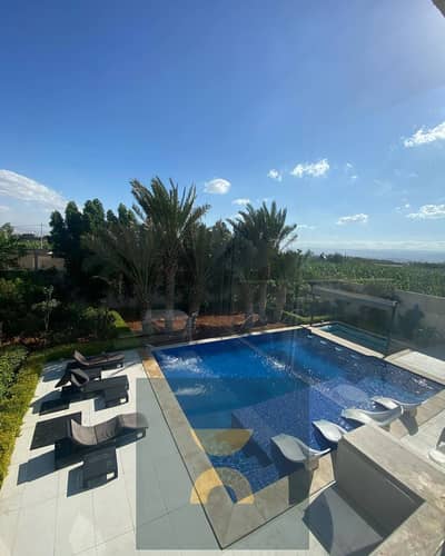 فيلا استاندالون 3 طوابق Fully finished + private pool بالتقسيط علي 15 سنة او خصم 64 % فوري للبيع علي طريق السويس مباشرة بجوار سوديك ايست و الجمال