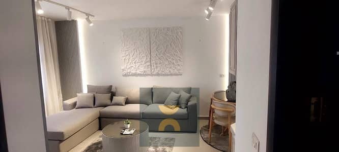 شقة بطلالة خيالية علي center park بنص الثمن % في تاج سيتي التجمع الاول بالقرب من مايان علي طريق السويس امام مطار القاهرة دقائق من ماريوت ريزدنس