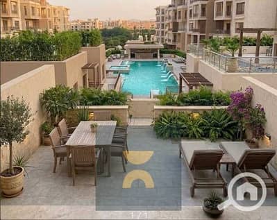 للبيع بنتهاوس مع روف 130 بانورامي مفتوح علي pool & park بخصم هائل  علي طريق السويس مباشرة بالقرب من الباتيو سولا وبجوار The spine مدينتي دقائق من Auc