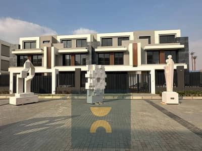 Best price La Vista own villa unbelievable landscape view compound heart New Cairo near Hyde Park Fifth Settlement mins AUC