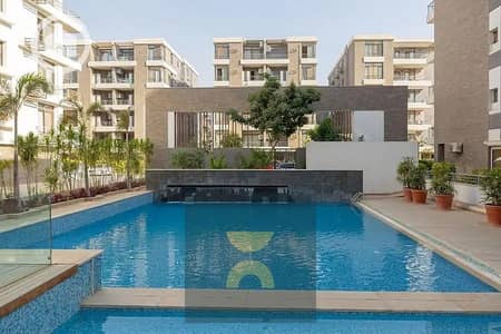 Apartment in a prime location overlooking the pool with a special opportunity and a 50% discount for sale directly on the Suez Road near Patio Casa op