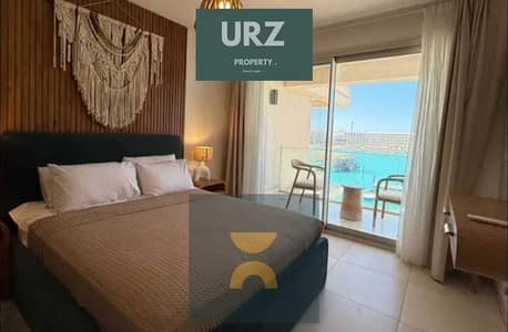 شقة سياحية بمقدم 600 الف متشطبة مع التكيفات prime location علي الاجون و الجولف في خليج راس الحكمة في مدن الساحل الشمالي بالقرب الماظةو هاسيندا لبيع