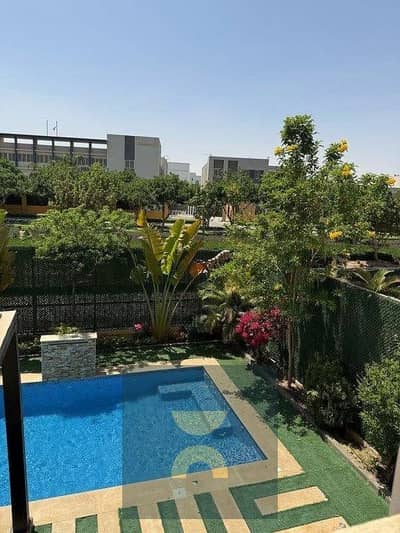 اخر فيلا مميزة استاندالون 5 غرف بحري مع private pool و تقسيط 12 سنة علي طريق السويس بجوار مدينتي للبيع في المستقبل سيتي بالقرب من ماونتن فيو  بلومفيدز