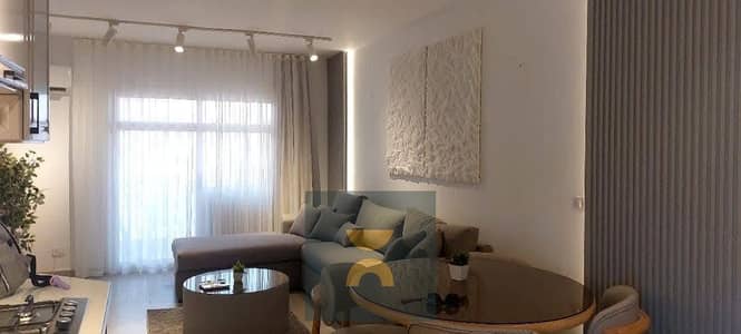 Fully finished apartment for sale with installments over 15 years and an immediate discount located on the Suez Road next to Sodic East la Vista Shoro